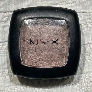 NYX Eyeshadow - “Beanie”
